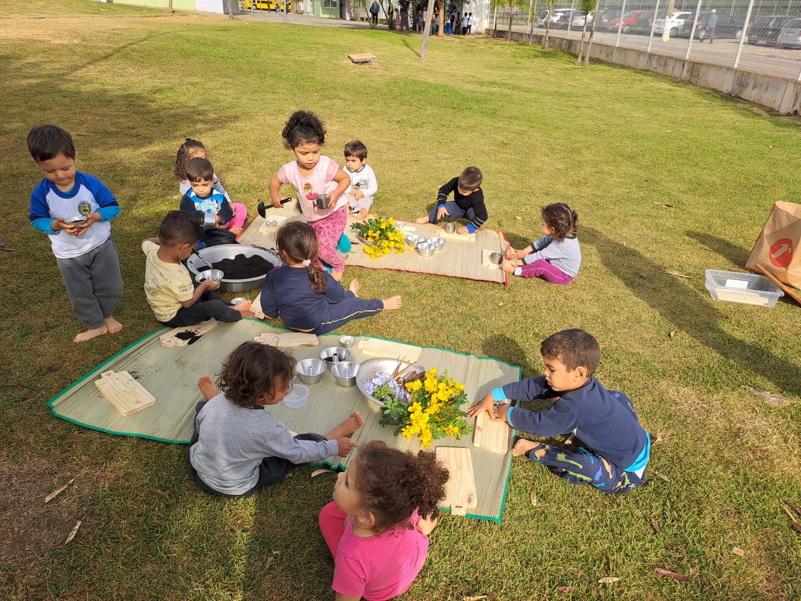 Brincadeiras no parque - Plano de atividades - Crianças bem pequenas -  Educação Infantil