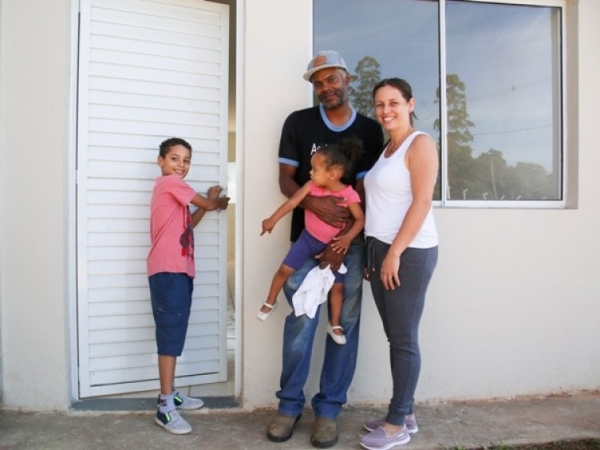 Prefeitura entrega chave à mais uma família no Mirante Santo Antônio  03.jpg