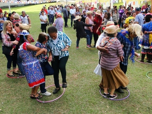 Arraiá do idoso 10.jpg