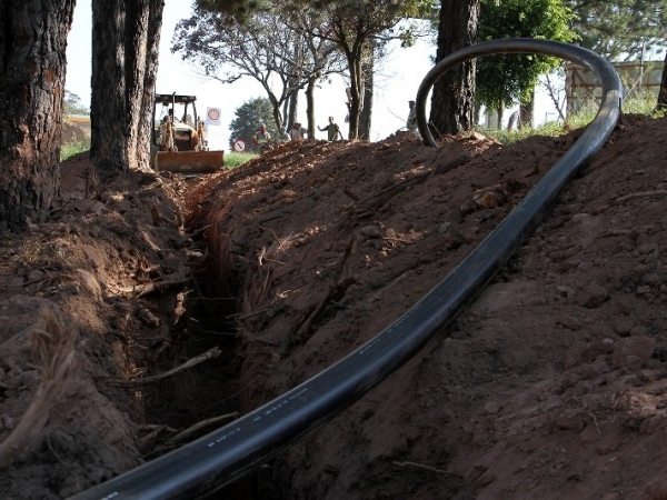 SAE realiza remanejamento de tubulação que abastece a Santa Casa 05.jpg