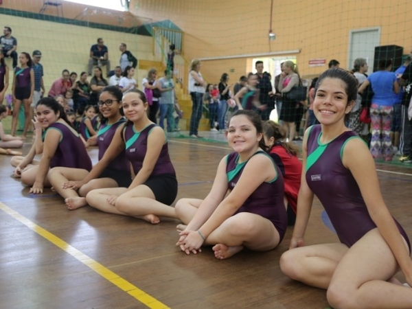 Torneio de ginástica artística reúne cerca de 250 alunos na Área de Lazer 010.JPG