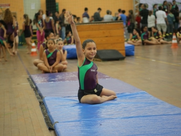 Torneio de ginástica artística reúne cerca de 250 alunos na Área de Lazer 005.JPG