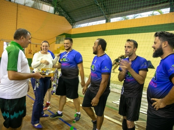 Geração 2 mil e Rezende são campeões do campeonato municipal de voleibol006.jpg