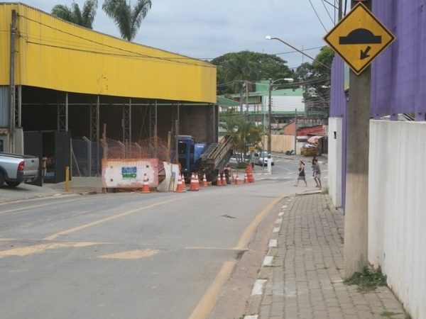 Prefeitura avança com instalação de novo coletor de esgoto no Santo Antonio 06.JPG