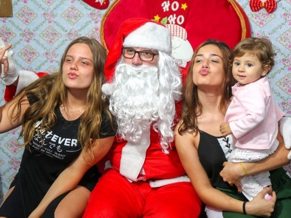Papai Noel chega a Louveira e abre período natalino na cidade01.jpg