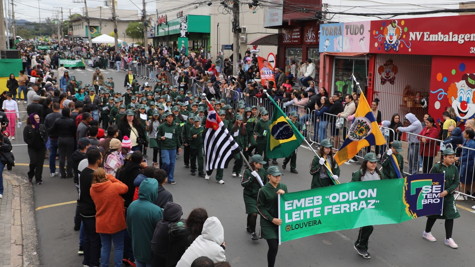 Louveira celebra o 7 de Setembro com desfile cívico marcado por emoção e grande público